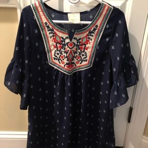 Would pair well w/ capris, leggings & jeans